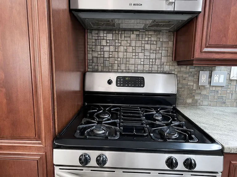 1341 Aldersbrook Rd — Photo 8