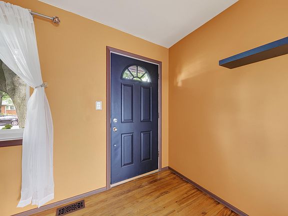3rd image of 1240 Pageant Ave