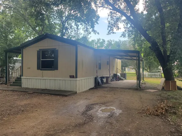 1309 Jennie Street, El Campo, TX 77437