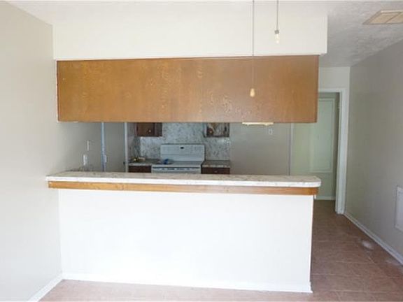 5th image of 926 Bacliff Dr