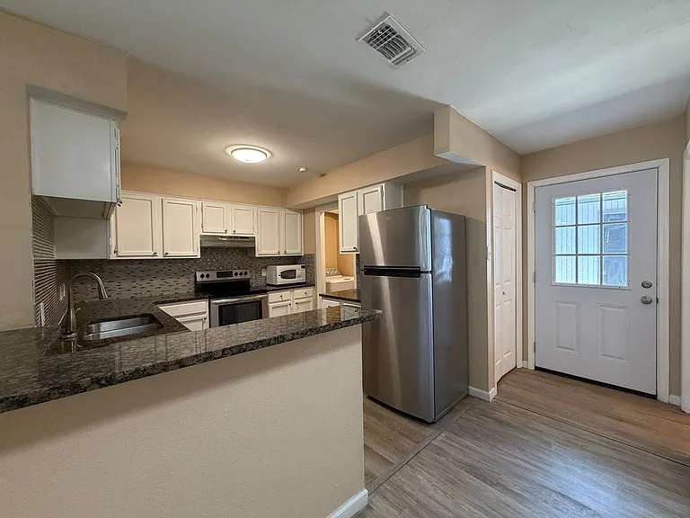 4226 Walnut Hills Dr #4 — Photo 7