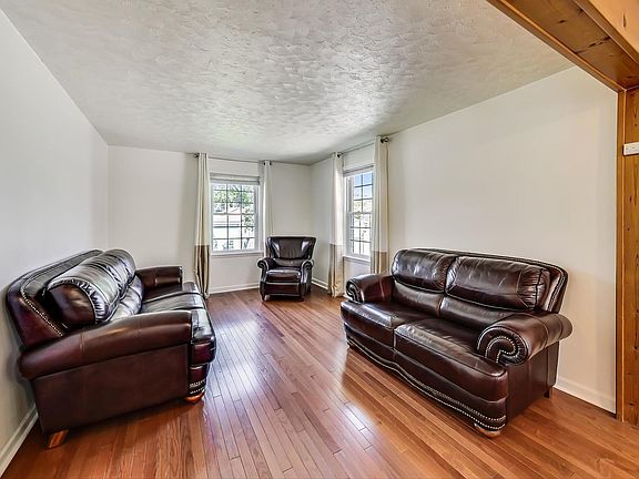 4th image of 708 Suffolk Ave