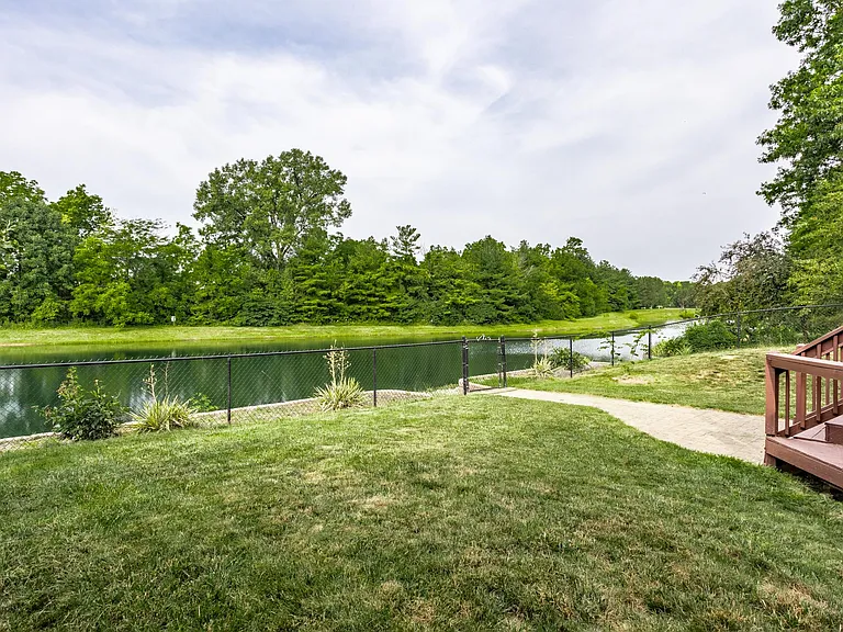 6765 Woodcliff Cir — Photo 44