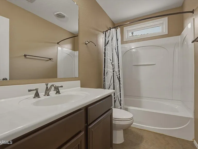 2246 E Fraktur Rd — Photo 21