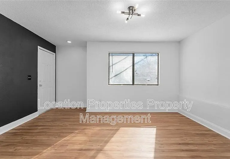 1502 W 25th Ct #D3 — Photo 5