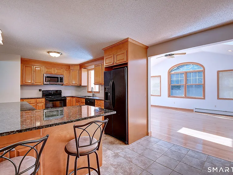 58 Elizabeth Dr — Photo 10