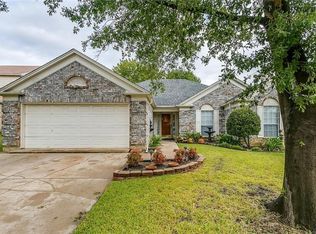 105 Sipes Ct, Arlington, TX 76018