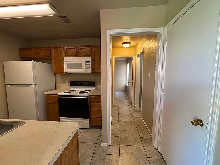 5702 Greengate Dr — Photo 28