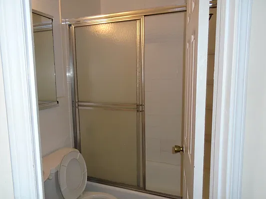 Rented by 18 REALTY | media 9