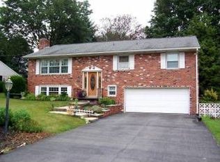 9 Oak Ln, Stevens, PA 17578