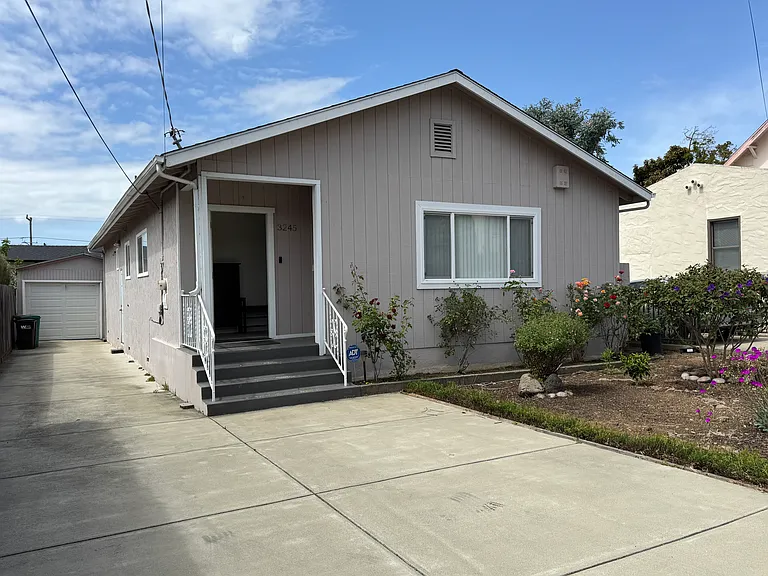 3245 Texas St — Photo 15
