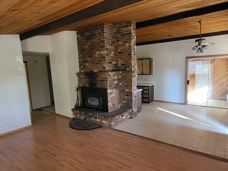1322 NW Baltimore Ave — Photo 6
