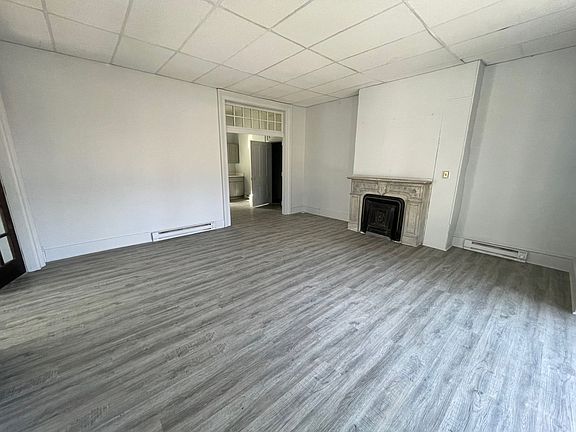 2nd image of 224 Tinkler St #1
