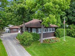 140 W Summit St, Harbor Springs, MI 49740