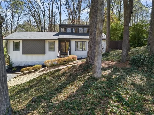 3165 Brookview Dr, Roswell, GA 30068