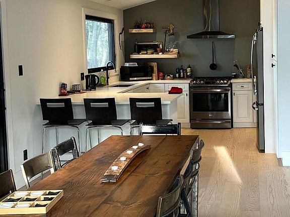 4th image of 240 Salmon Point Rd