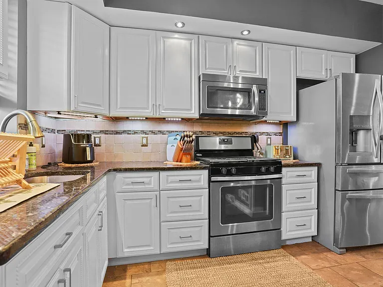 3346 Livingston St — Photo 9