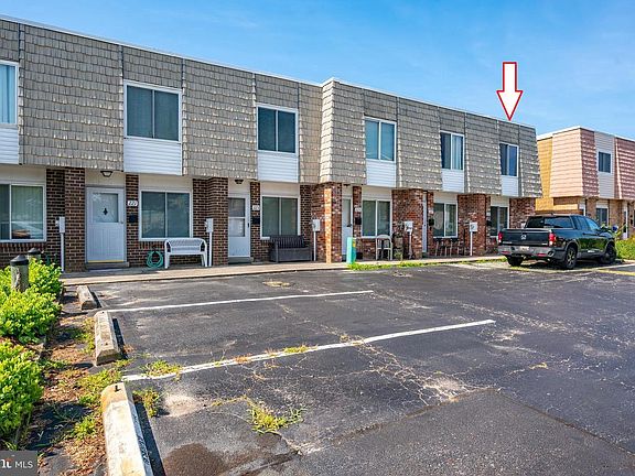 3rd image of 229 136th St #229