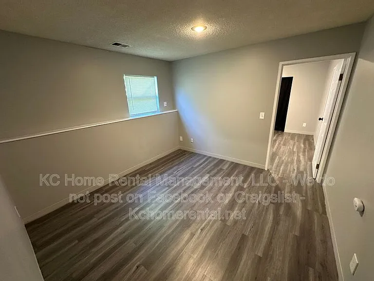 1615 Jackson Ave — Photo 24