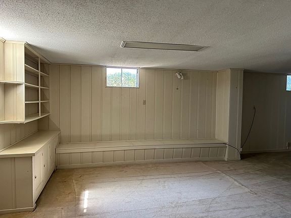 3rd image of 2108 Memorial Ct