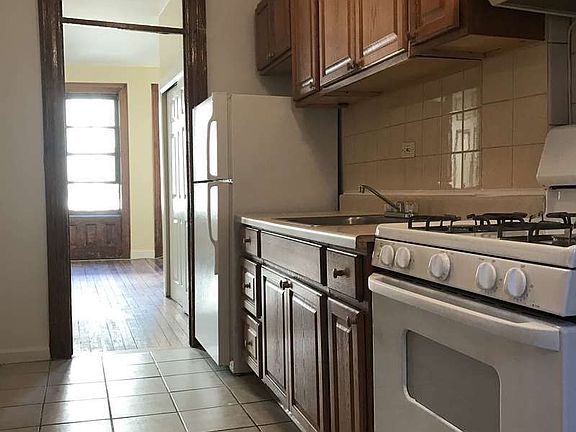 2nd image of 177 Mulberry St APT 11