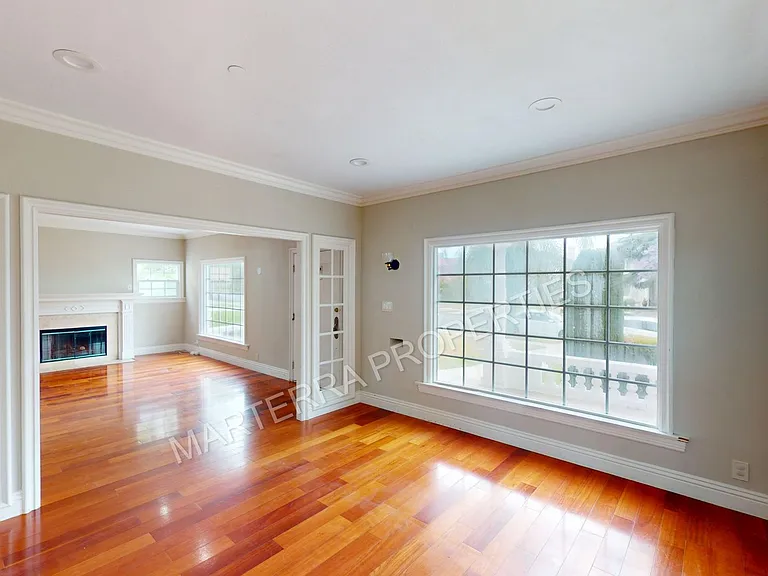 877 S Bronson Ave — Photo 5