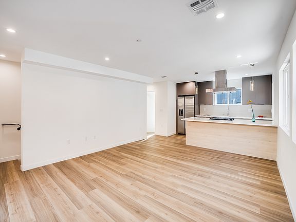 3rd image of 1345 Seward St #1