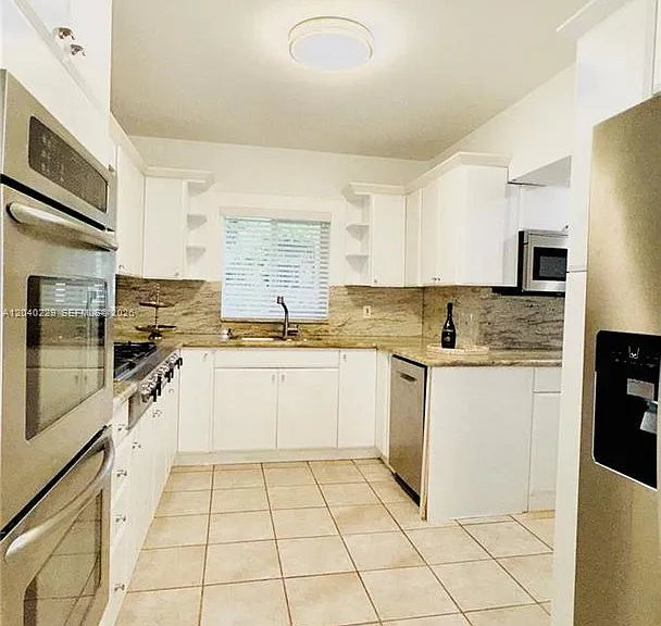 7415 SW 56th Ave — Photo 3