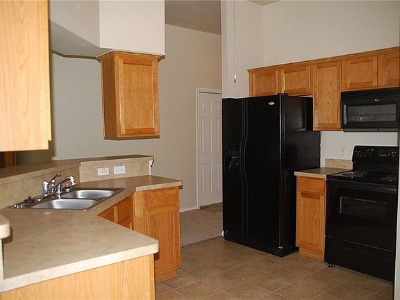 5th image of 128 Hilltop Dr