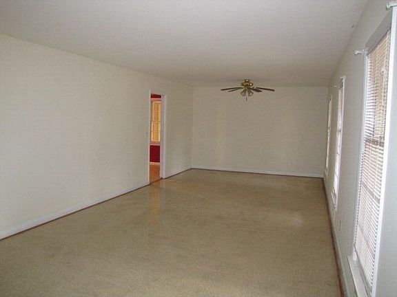 3rd image of 222 Satilla Dr