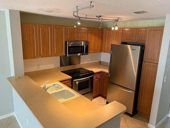 4th image of 4129 Crystal Lake Dr #4129