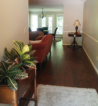 Entry : Hardwood Floors
