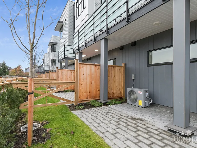 177 175a St #19 — Photo 23