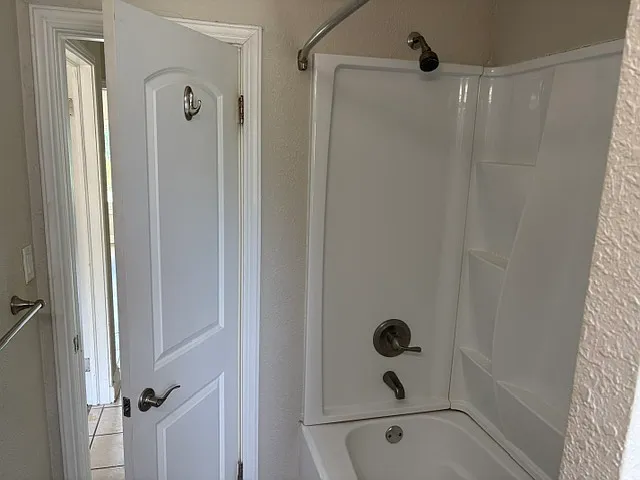 320 S Riverside Dr — Photo 14