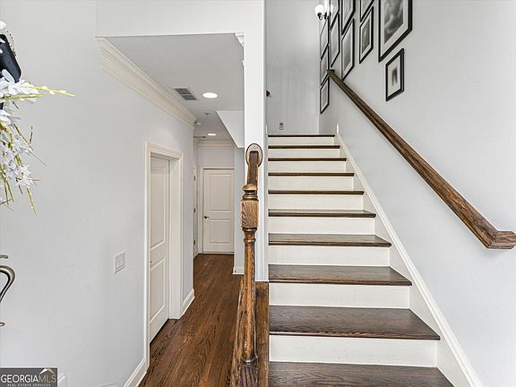 4th image of 299 Green St NW