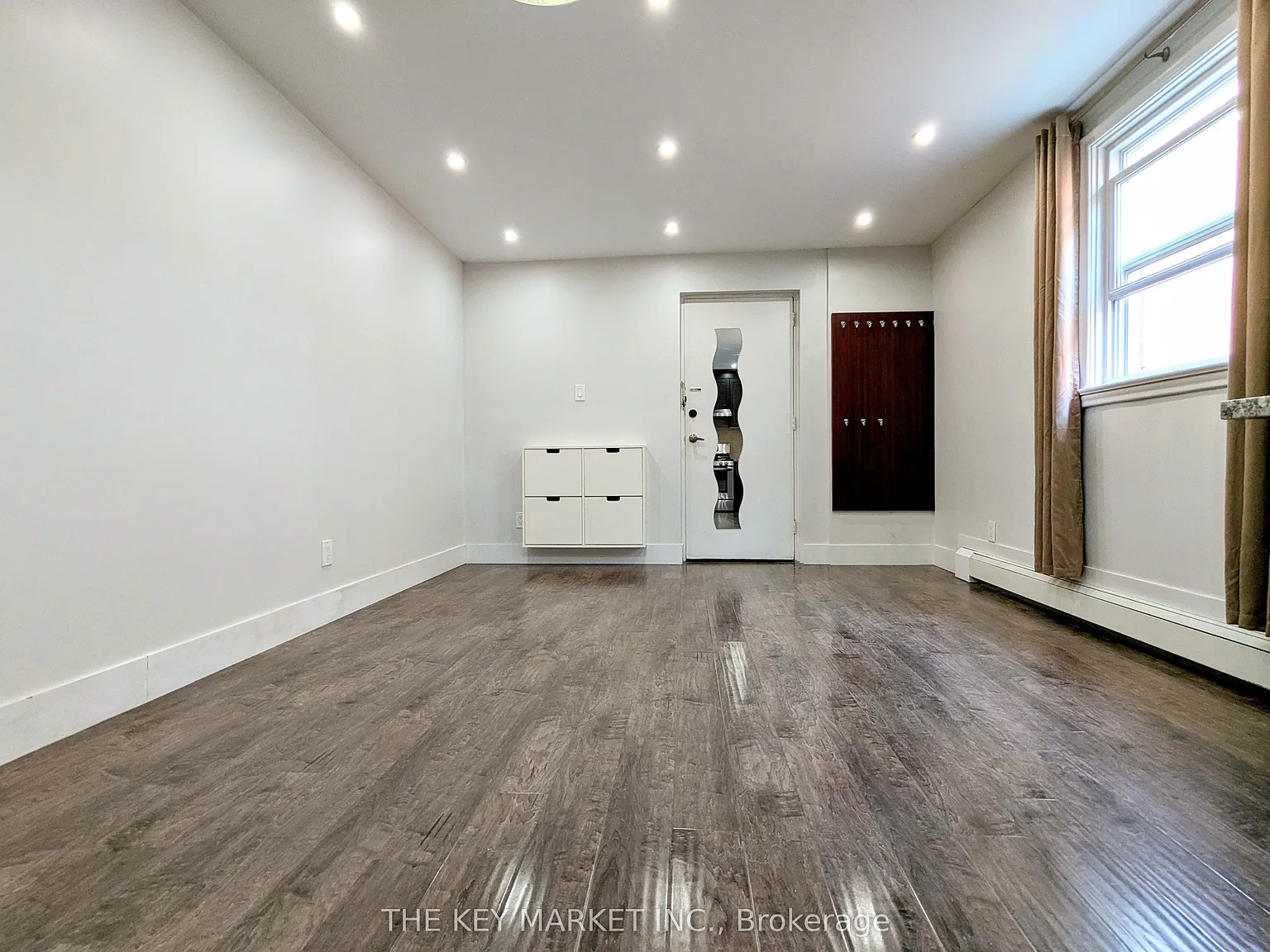 2 bed, $2,300 — Photo 3