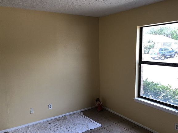 5th image of 915 Castle Heights Dr