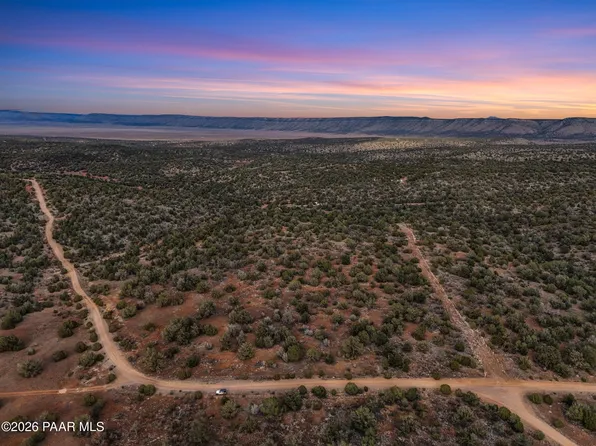 54473 N Shadow Mountain Pkwy, Seligman, AZ 86337