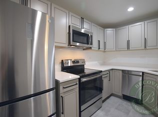 6826 N Ridge Ave #1, Chicago, IL 60645
