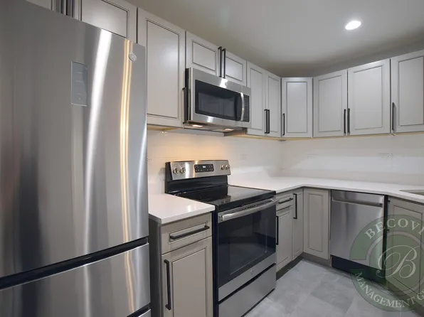 6826 N Ridge Ave, Chicago, IL