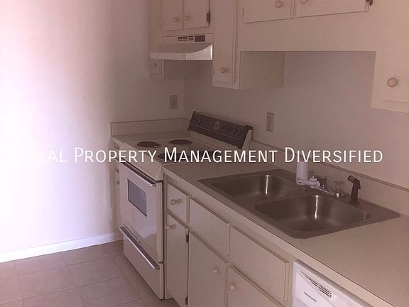 4th image of 610 SE 28th Pl APT B