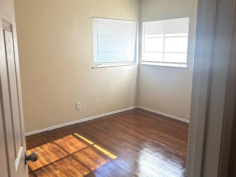 2816 Ashby St — Photo 5
