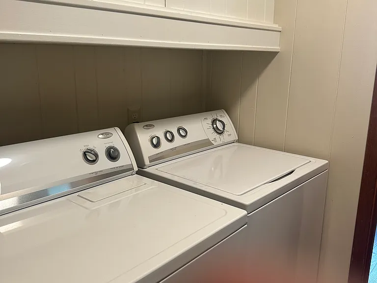 Washer dryer area