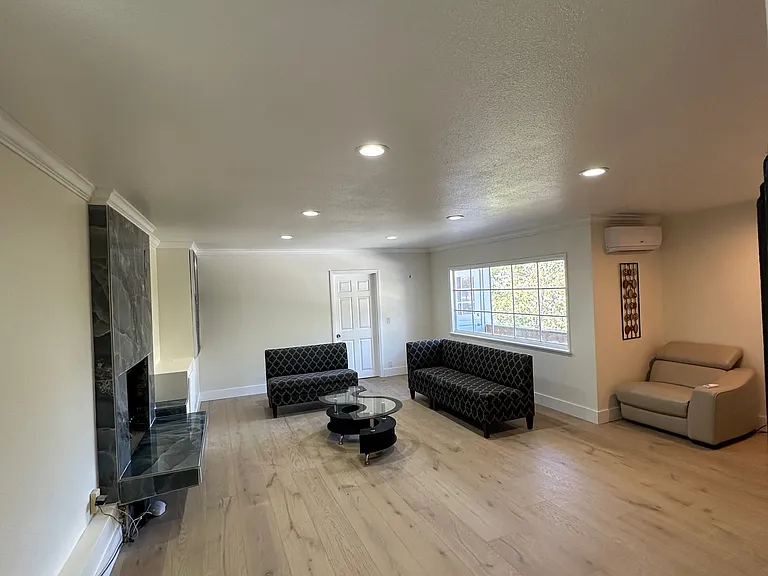 2239 Alcyona Dr — Photo 2