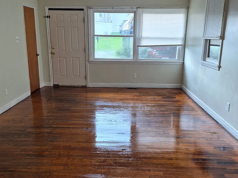 210 Foster St — Photo 4