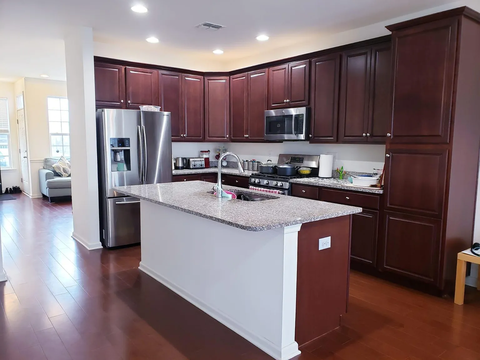 3 bed, 2.5 bath, 2775 sqft, $3,950 — Photo 4