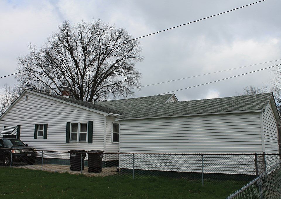 2nd image of 105 Harvey St