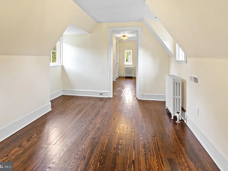 7704 Crossland Rd — Photo 45
