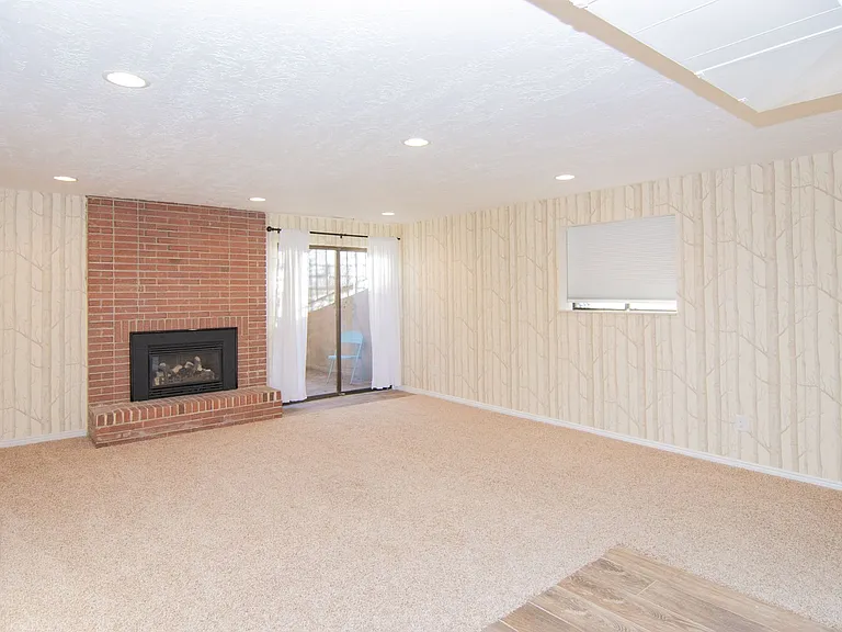 1340 Ridgewood Ln — Photo 6