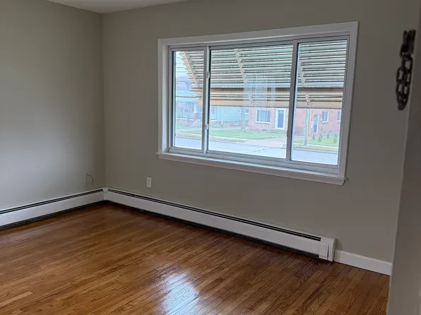 3147 Warren Rd APT 4, Cleveland, OH 44111